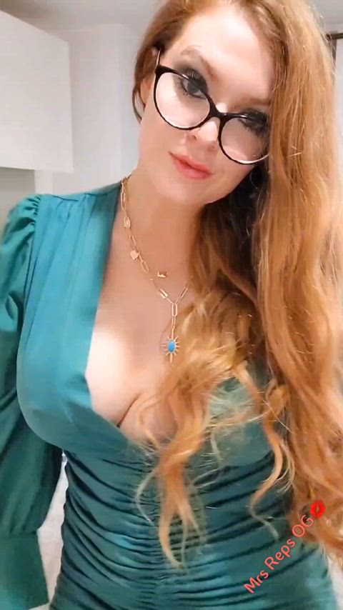 amateur big tits dress fake tits milf nipple piercing panties redhead reveal wife