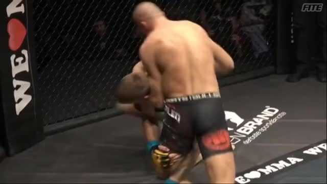 Damn yo, dude didn't even tap, plus guy who benefited can't even stand on his leg