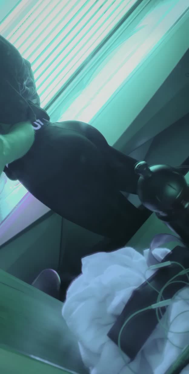 POV: She finally pulls her leggins down?❤️