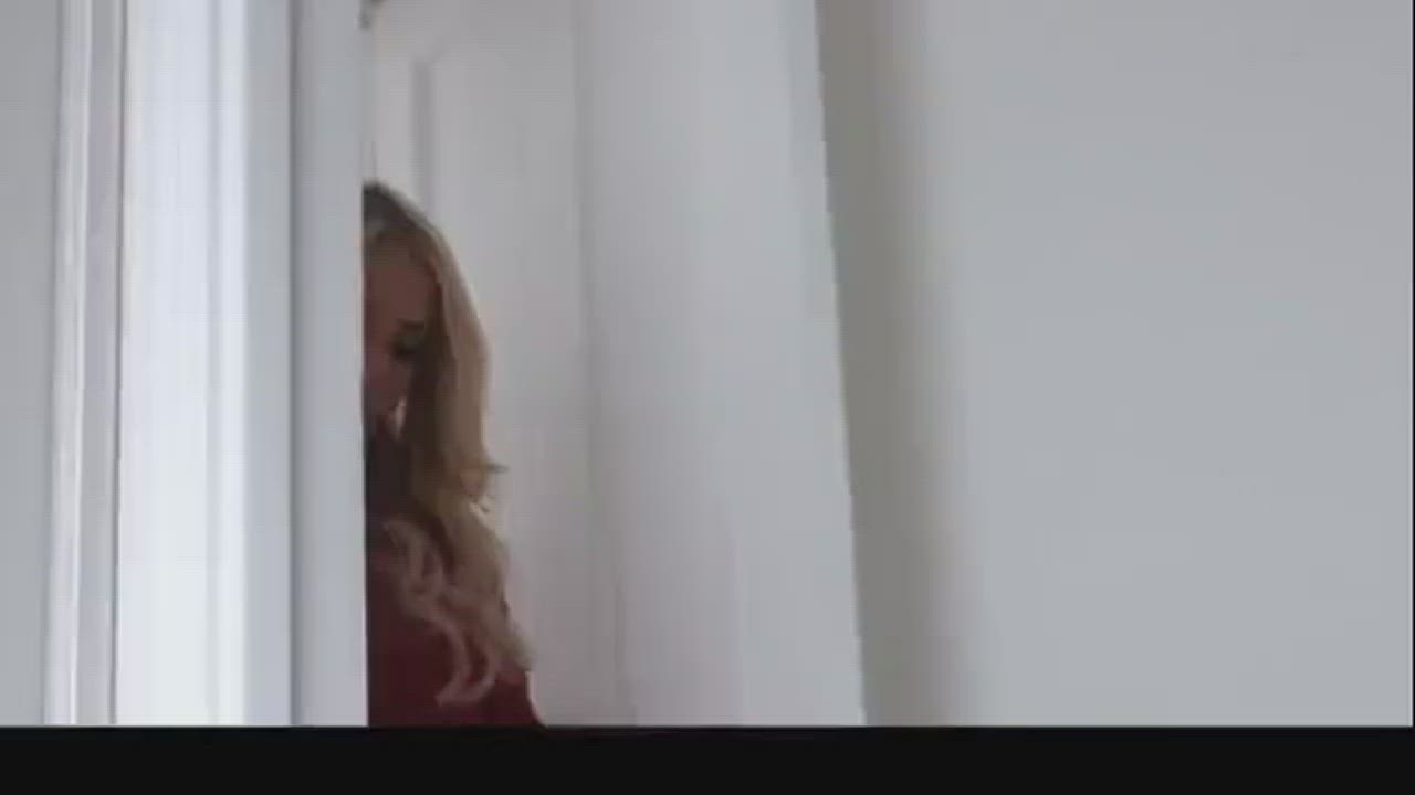 Christmas Family Photo - Sister (Riley Mae) Facilized by Brother [With Sound] Must