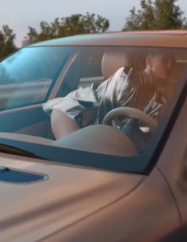 Miley Cyrus NBLAH Video a (1)