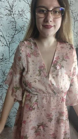 amateur big tits boobs busty college cuckold curvy glasses teen bigger-than-you-thought