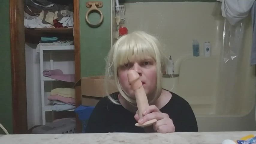 I love sucking my dildos <3 Do you like to watch?