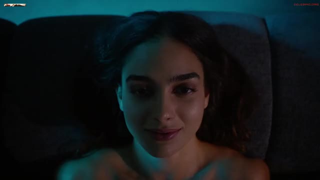 Melissa Barrera, Tru Collins, Victoria De Mare, etc - Vida S02E01