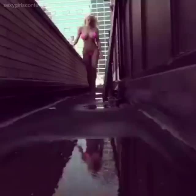 9-nicolette-walking-down-tiny-bikini