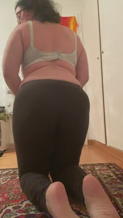 If you like 40 years old moms with fat butts I'm your fucking dreamgirl [f]