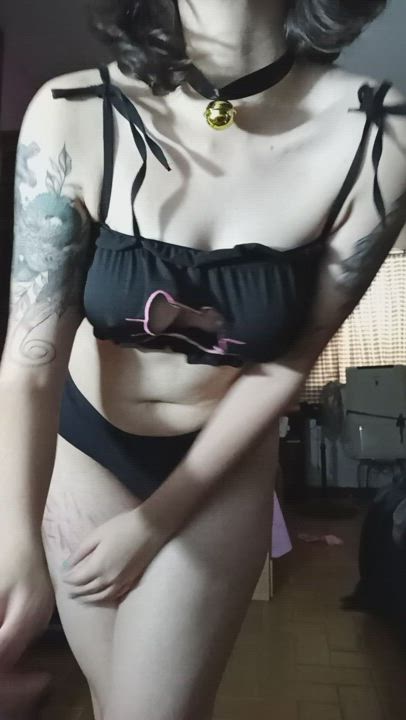 Hi there ? I'm here to jiggle my D cups ?
