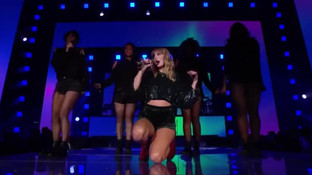 taylor swift gorgeous legs 2