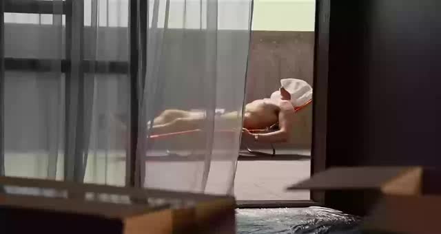 Tom Hiddlestone in High Rise (2015)