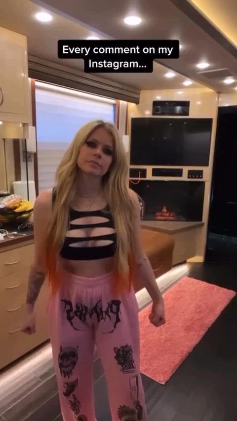 avril lavigne celebrity cleavage gif