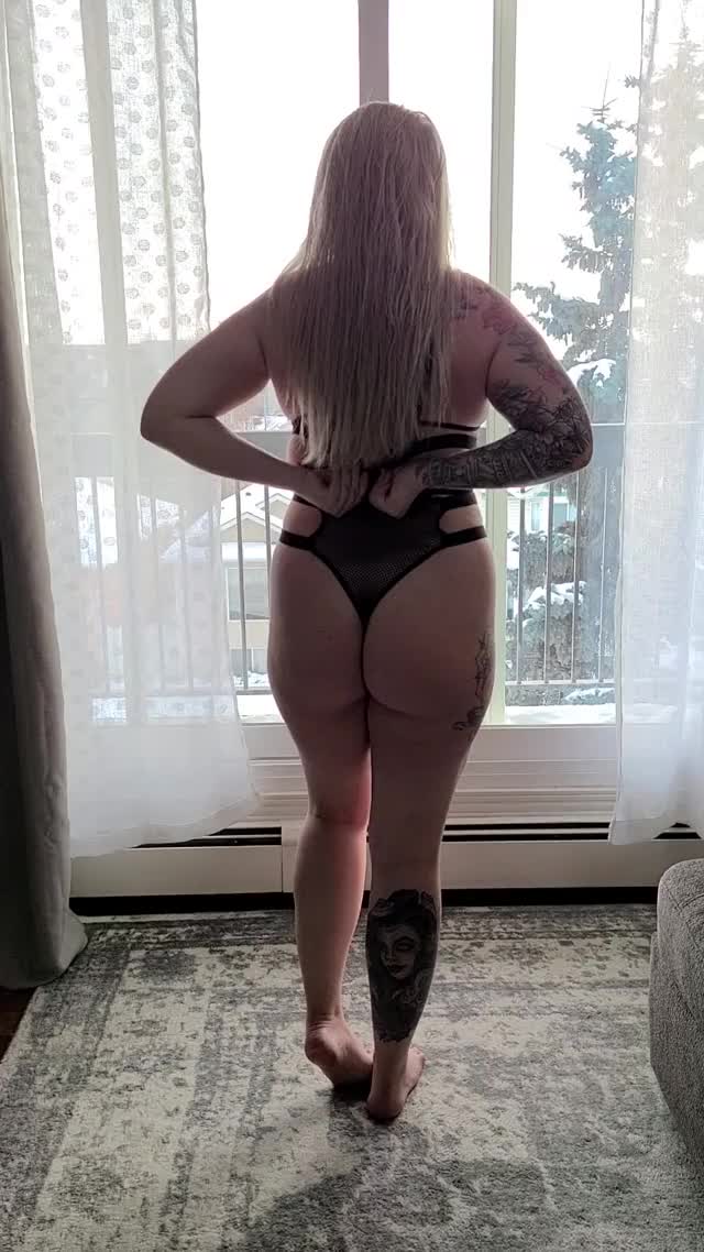 ‼️Happy Friday lovers ? I want to be your fuck toy ‼️ blonde Canadian babe