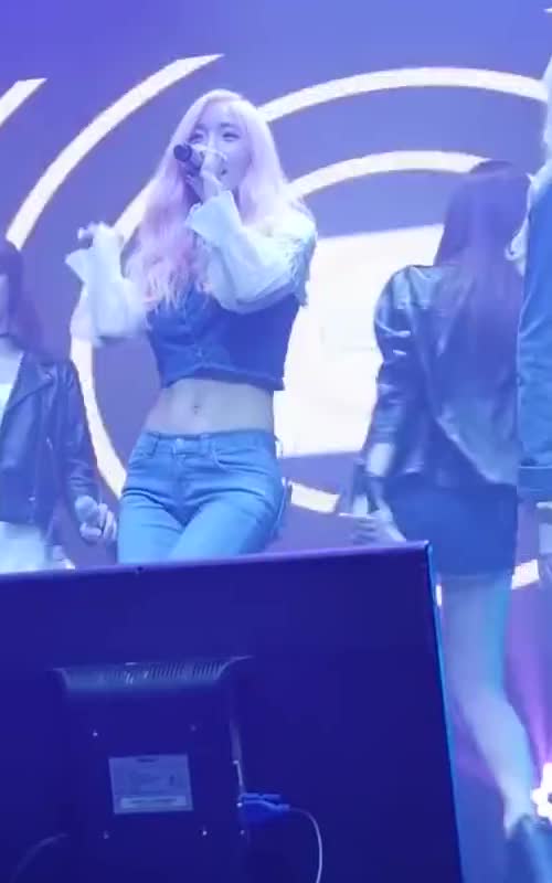 160215 Hyunyoung shake (Tell me tell me) 2