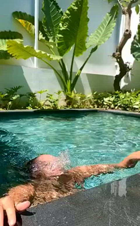 big tits boobs pool solo tits amateur-girls fit-girls just-boobs gif