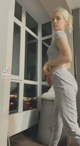 Your Favorite Naughty Beauty ? ?I'm 21 doing FREE Dick Ratings for my Subs ??? I