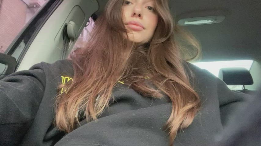 Still cute without makeup?🙈