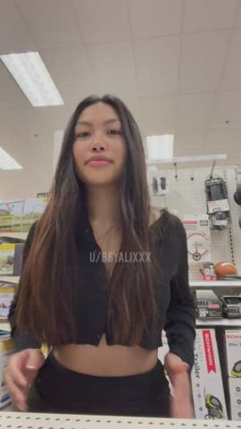 In target (F)Lashing my tits 💋