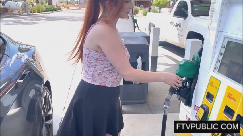 amateur flashing outdoor public redhead r/caughtpublic gif