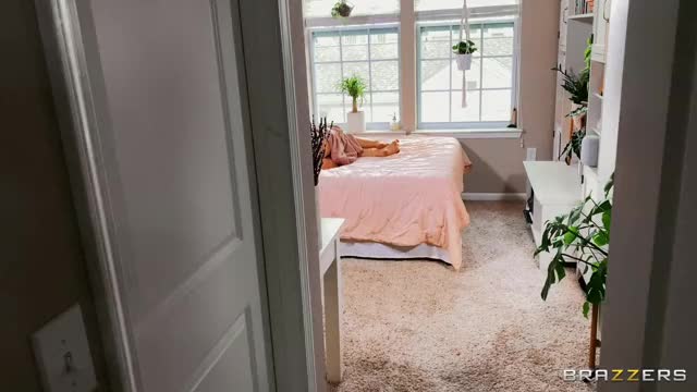 [Siri Dahl] Gets Caught And Fucked By Her Roomie